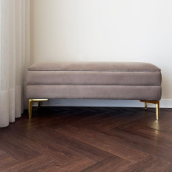 Pufa tapicerowana nowoczesna w pasy BEŻ MV ze schowkiem nóżki złote