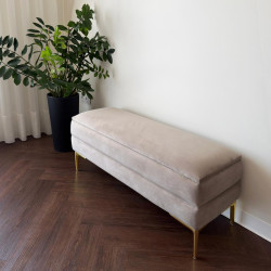 Pufa tapicerowana nowoczesna w pasy BEŻ MV ze schowkiem nóżki złote