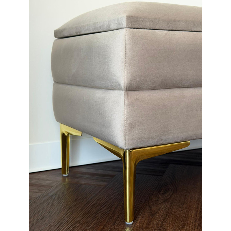 Pufa tapicerowana nowoczesna w pasy BEŻ MV ze schowkiem nóżki złote